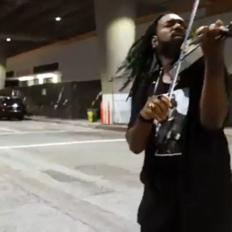 What a gift #artfashionmusic
🤎🎻🎵🎶🎙
Los Angeles,...