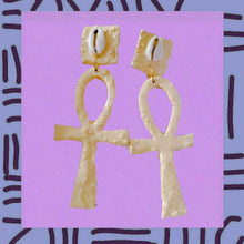 Load image into Gallery viewer, Ivory Ankh symbol 3&quot; cowrie shell Earrings
